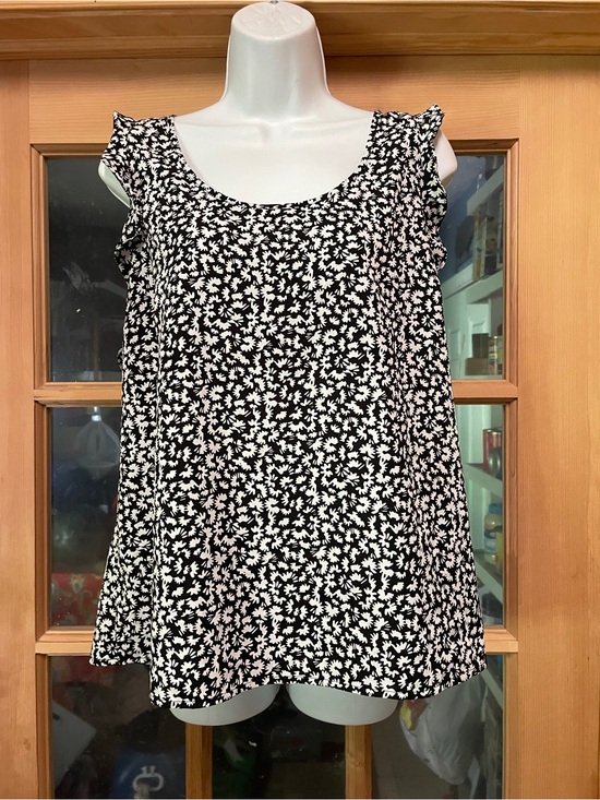 Elle Tops - Elle Black and White Floral Blouse